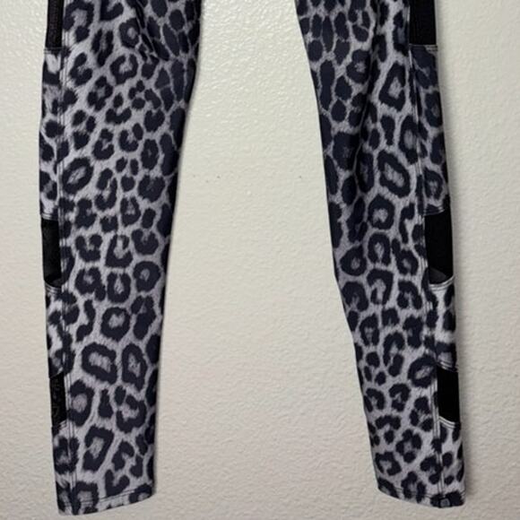 Onzie leggings Woman's size XS Leopard Print Mesh Panel Hot Yoga Black/white - Picture 12 of 16